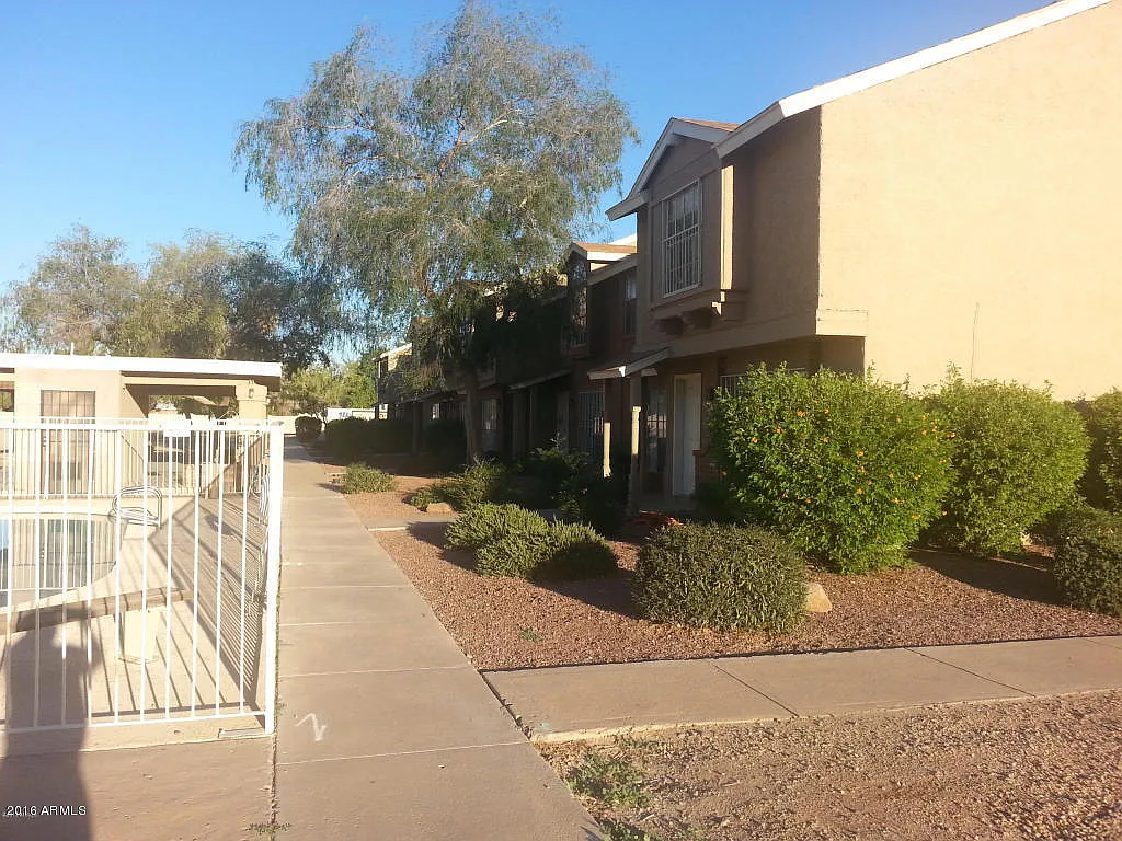 2 bed, 2.5 bath, 1184 sqft, $1,799 — Photo 3