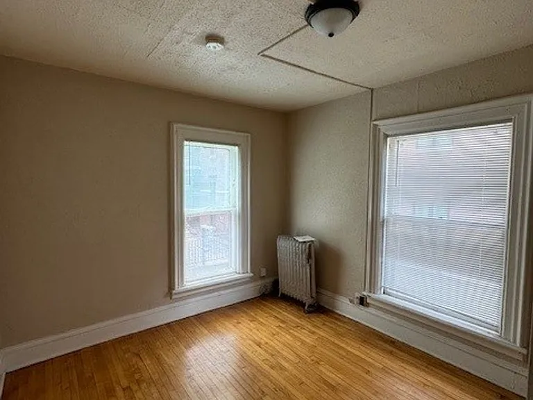 209 E Mifflin St — Photo 9