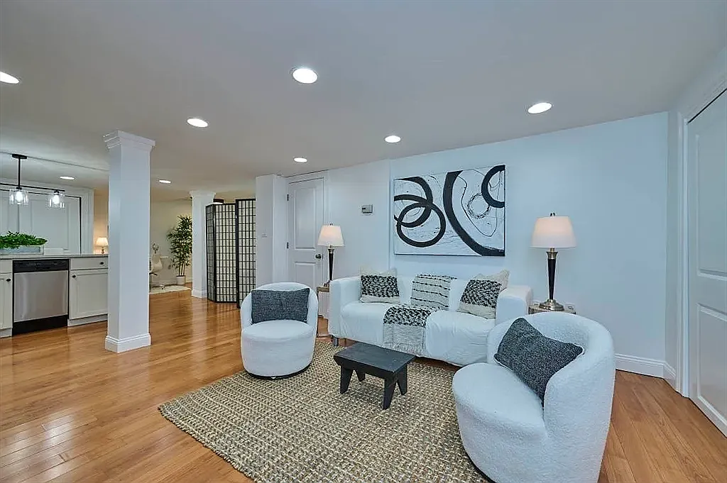 Studio, 558 sqft, $2,700 — Photo 3