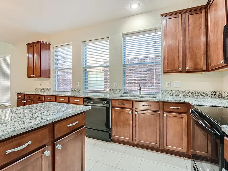 5301 Lily Dr — Photo 4
