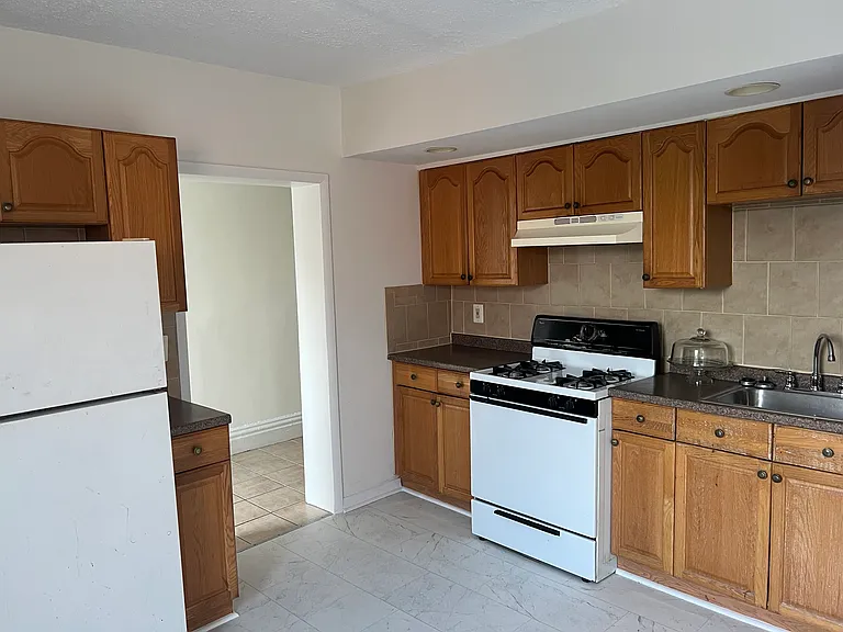 1404 Madison Ave #3 — Photo 14