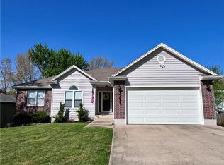 1211 NE Cardinal Cir, Lees Summit, MO 64064