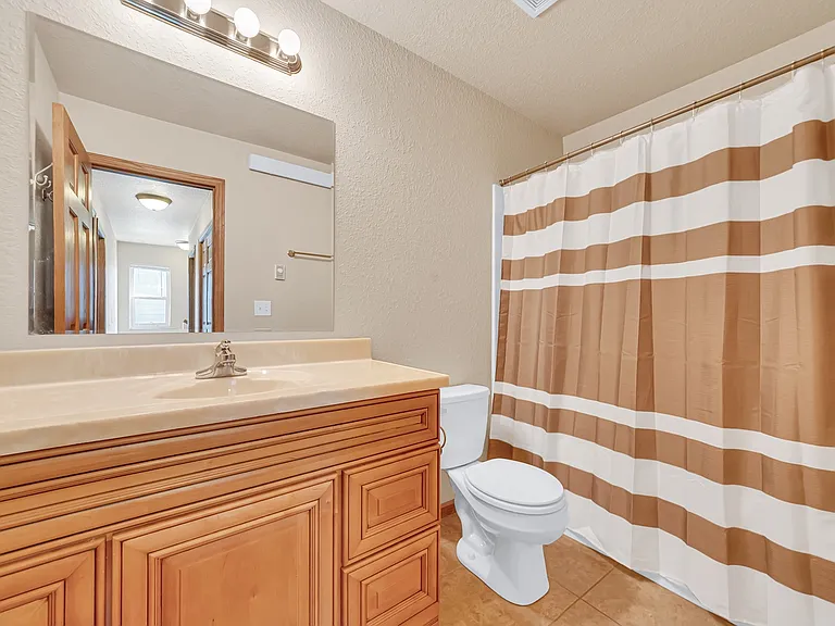 1311 E Oakland St #B — Photo 8
