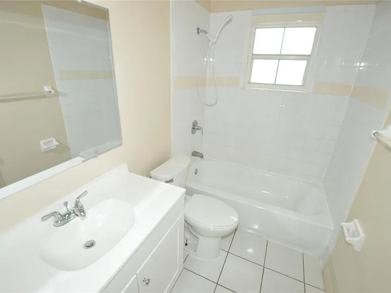 1624 Merrick Rd — Photo 11