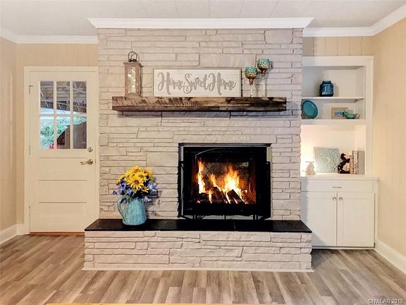 3rd image of 914 Empire Cir
