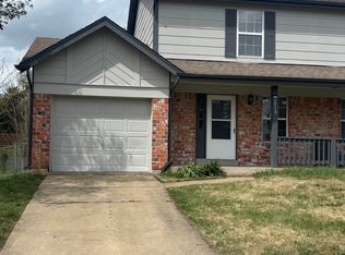 2219 N Village Dr, Saint Charles, MO