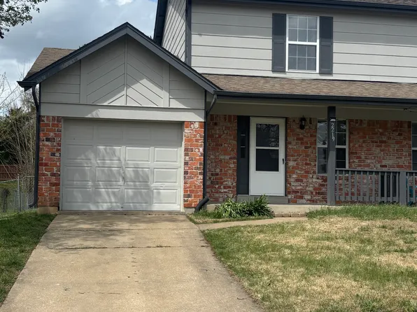 2219 N Village Dr, Saint Charles, MO 63303