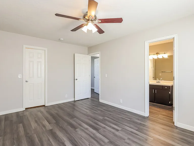 5902 S Woodview Dr — Photo 12