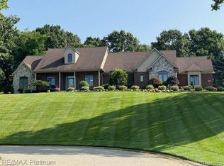 10430 Farmbrook Dr, Brighton, MI