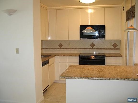 3rd image of 1590 Anderson Ave APT 14C