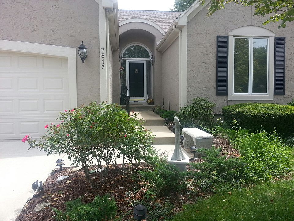 Inviting, landscaped front.