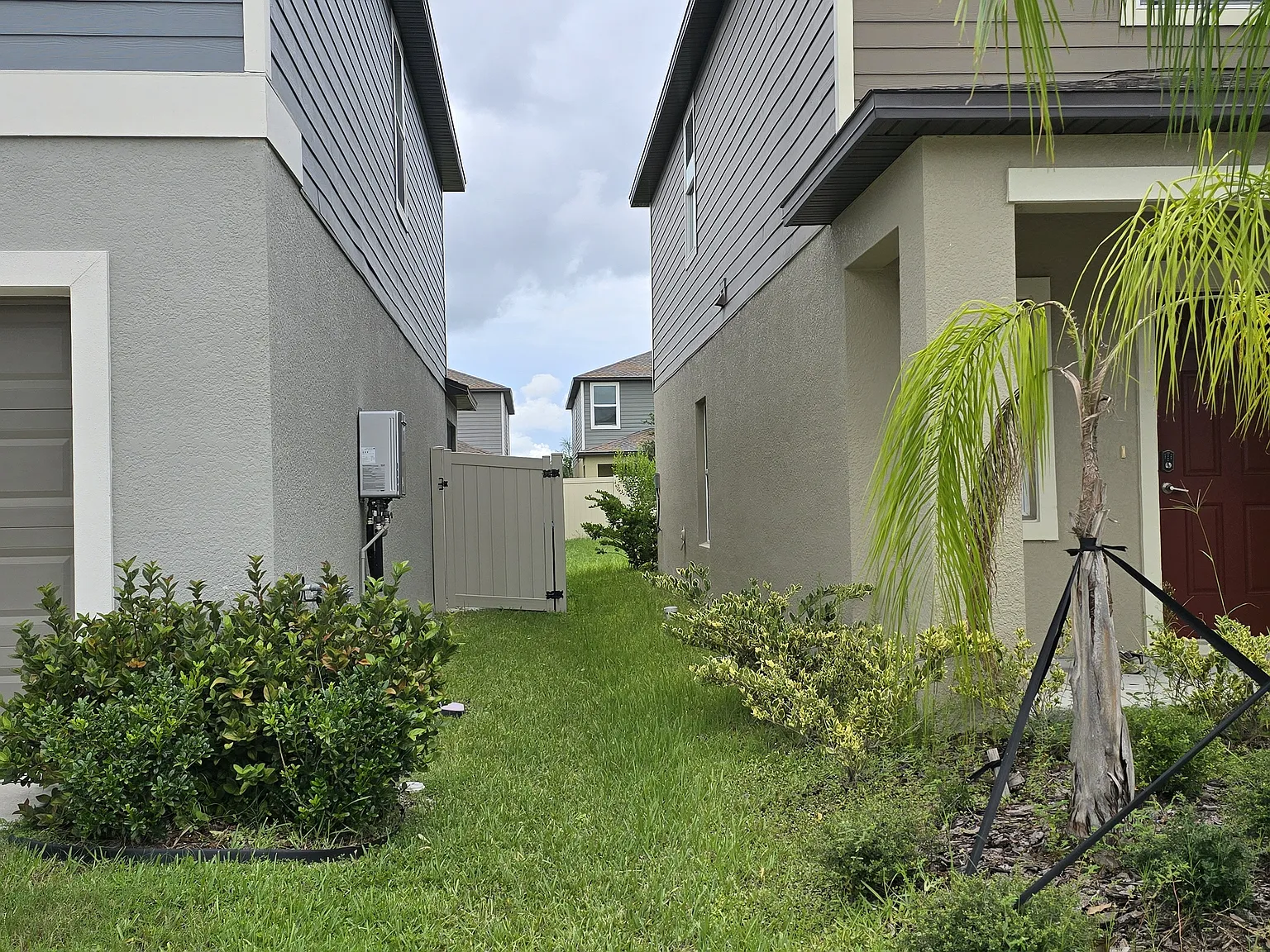 5 bed, 2215 sqft, $2,575 — Photo 3