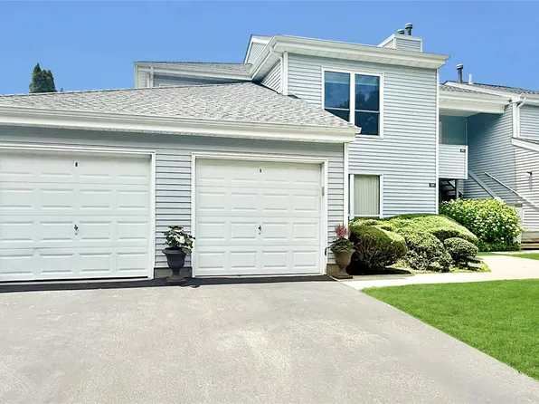 102 Hampton Vista Drive, Manorville, NY 11949