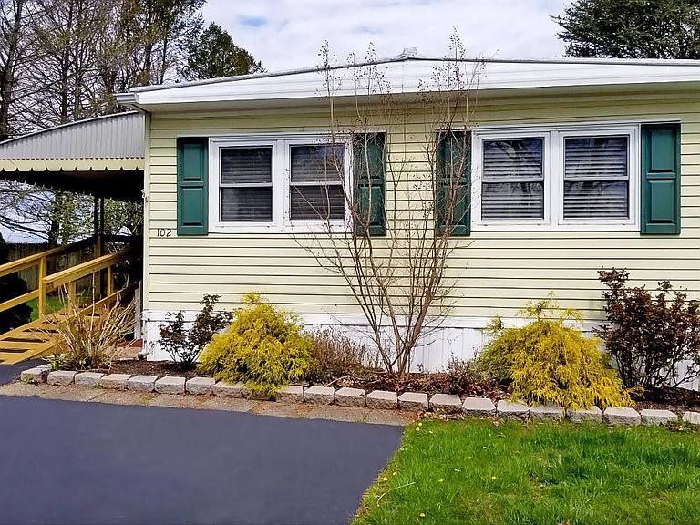 703 Fresh Pond Ave Calverton, NY, 11933 Apartments for Rent Zillow