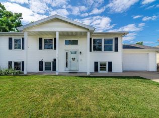3105 Ravenwood Ter NW, Cedar Rapids, IA 52405