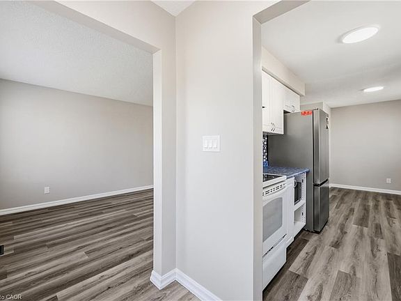 4th image of 42 Terrace Ave