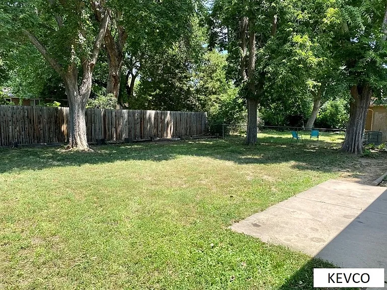 1940 W Lake St — Photo 16