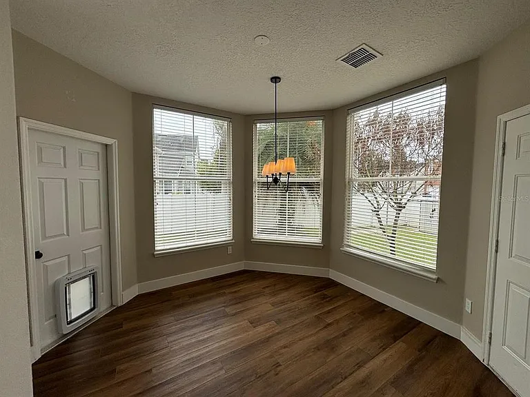 903 Yew Ct — Photo 18