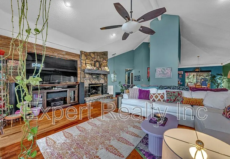 373 Laredo Dr — Photo 7