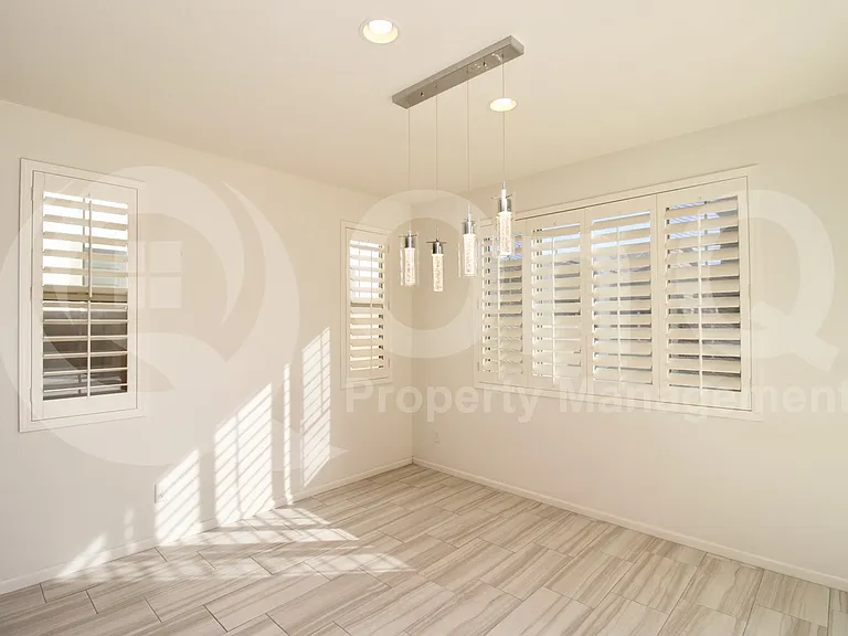 241 E Wisteria Dr — Photo 4