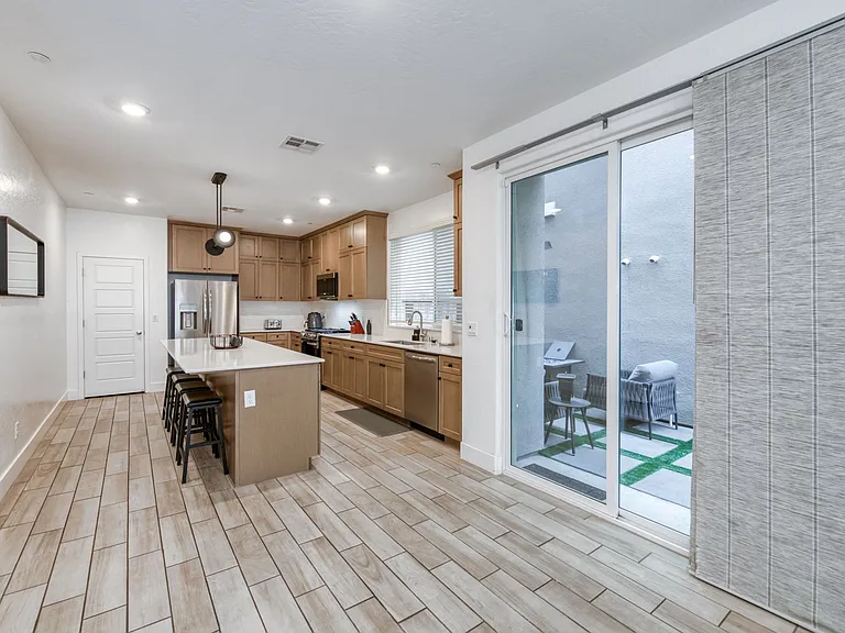 2833 E Teaberry Dr — Photo 11