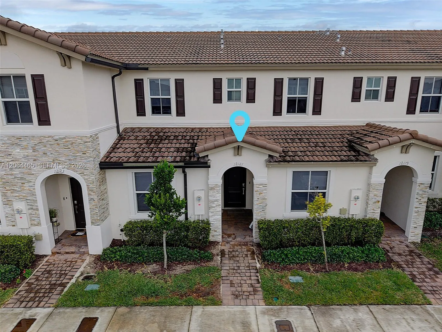 3 bed, 1328 sqft, $3,250 — Photo 3