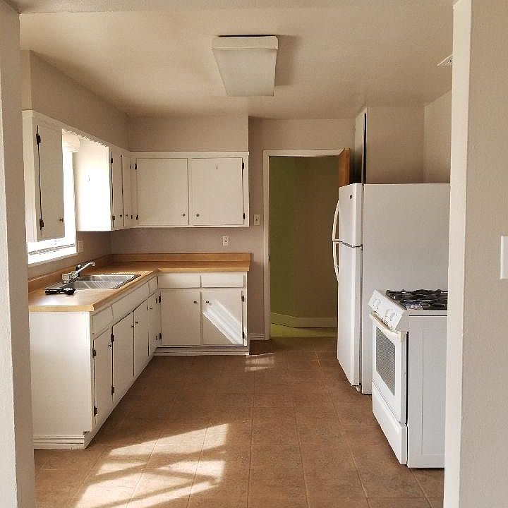 1st image of 2201 N Fairview Ave