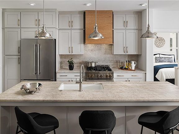 4th image of 201 New St #3102