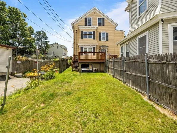 499 Tecumseh St, Fall River, MA 02721