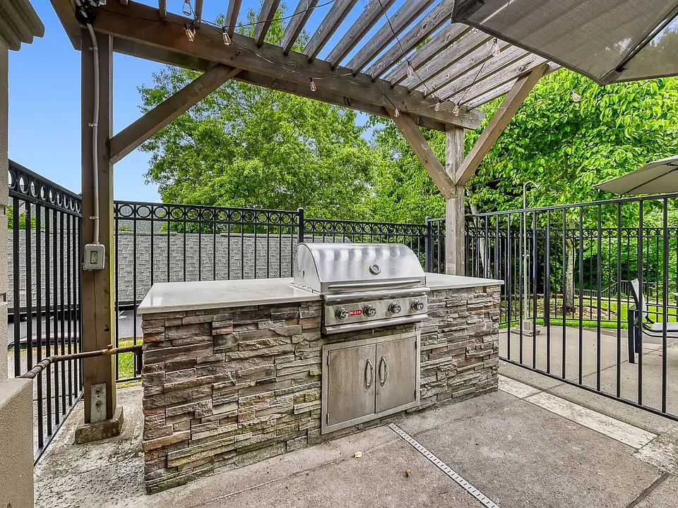 Outdoor Grills at Scott Mountain Apartments