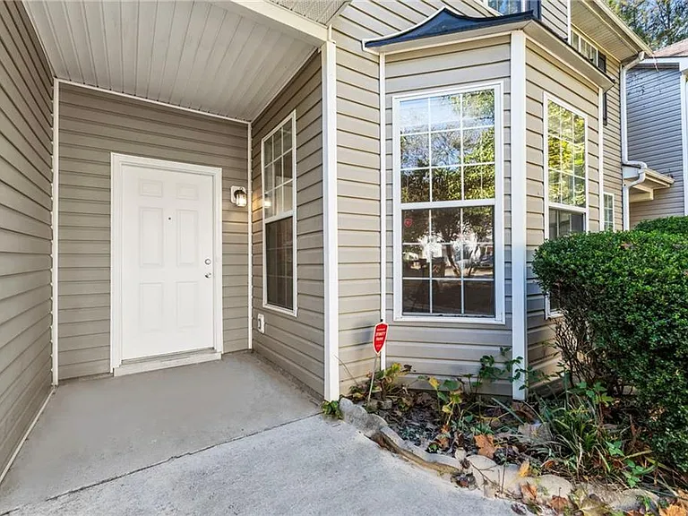 6750 Sunset Hills Blvd — Photo 2