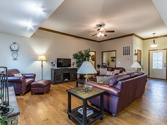 3rd image of 27 Magrath Cir