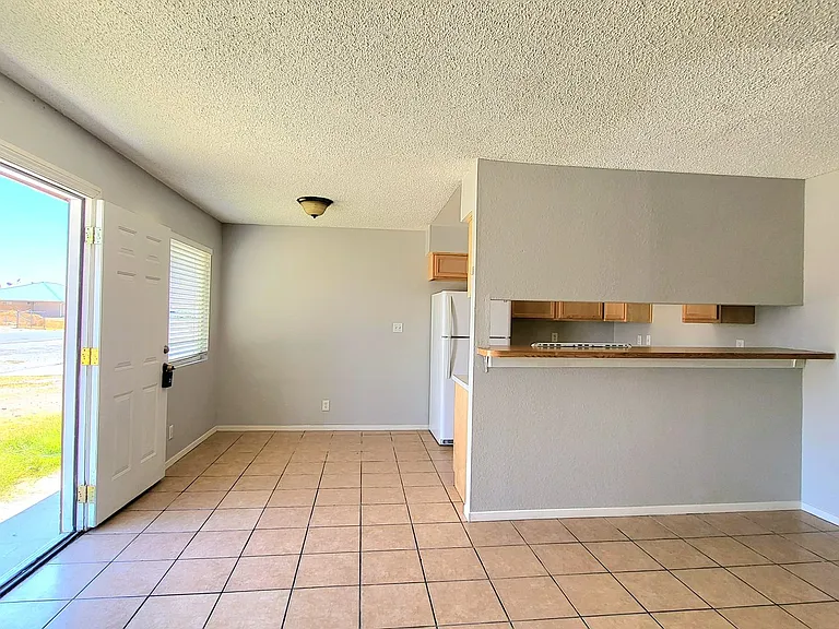 1920 Galaxy St — Photo 7
