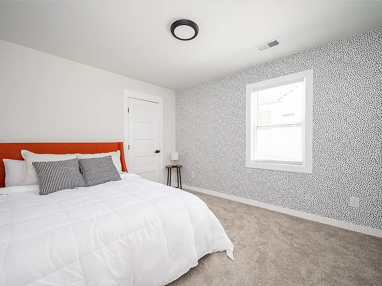 Queen size bed in Bedroom 1