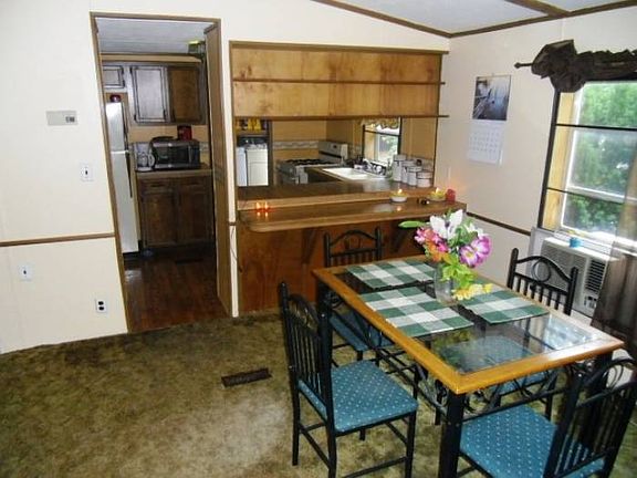 Dining Rm to Kitchen