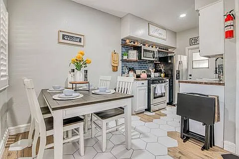 Dining/Kitchen area