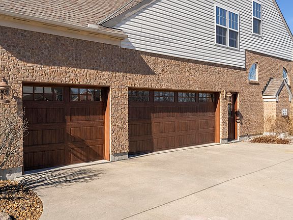 3rd image of 571 Savannah Dr