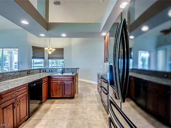 5th image of 2902 SW 25th St
