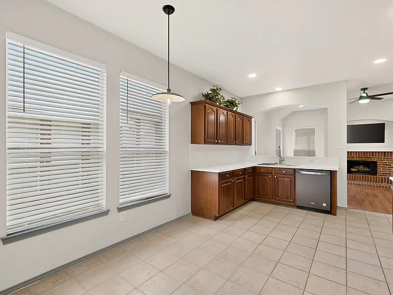 1409 Clear Creek Dr — Photo 18