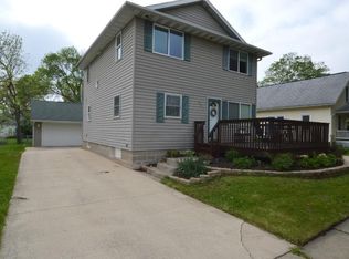 958 8th St, Marion, IA 52302