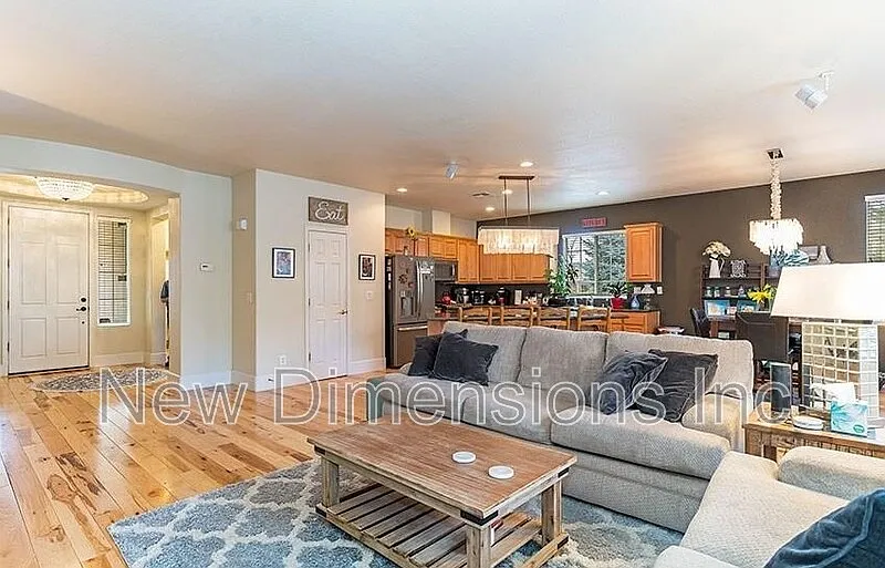 2 bed, 2.0 bath, 1676 sqft, $2,600 — Photo 4