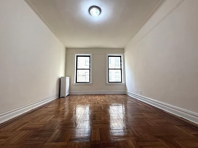 1401 W 4th St #1 — Photo 3
