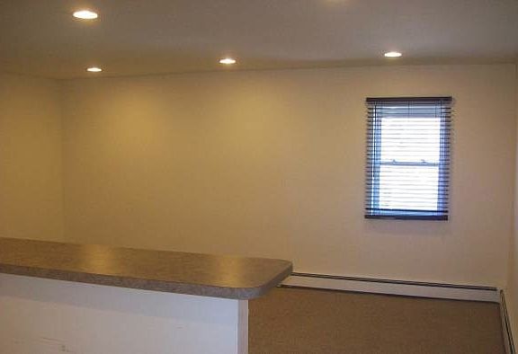 3rd image of 826 Conklin St #2nd