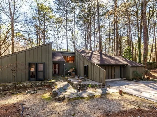4917 Mountclaire Rd, Stone Mountain, GA 30087
