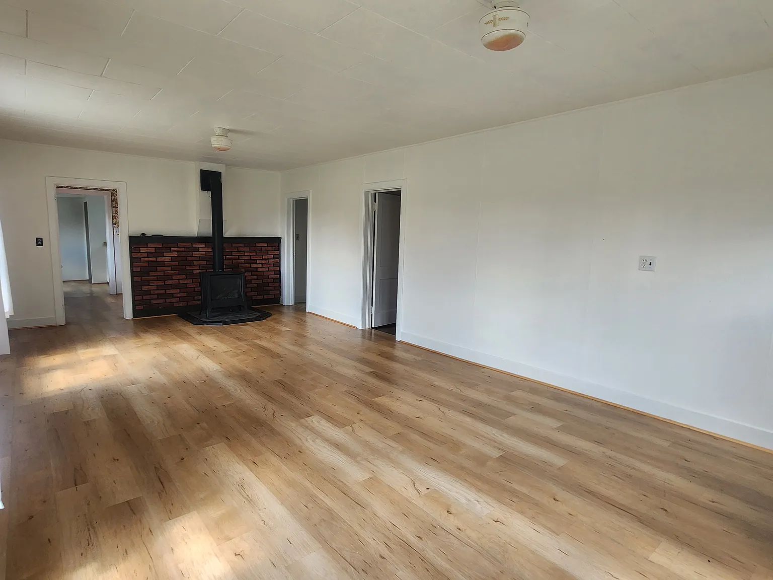 Charming 1 bedroom, 1 bathroom farmhouse — Photo 2