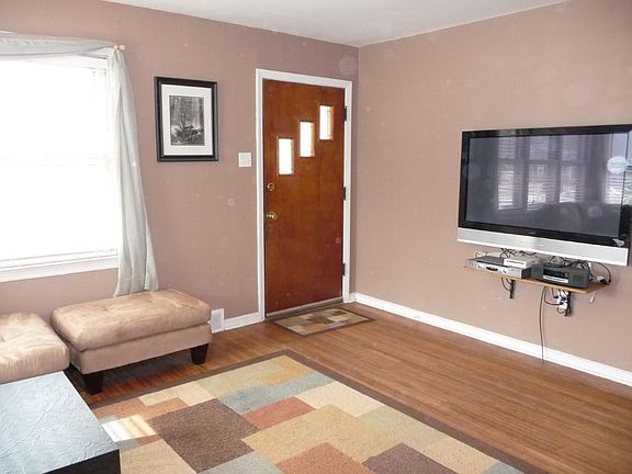 3rd image of 543 Chester Ave