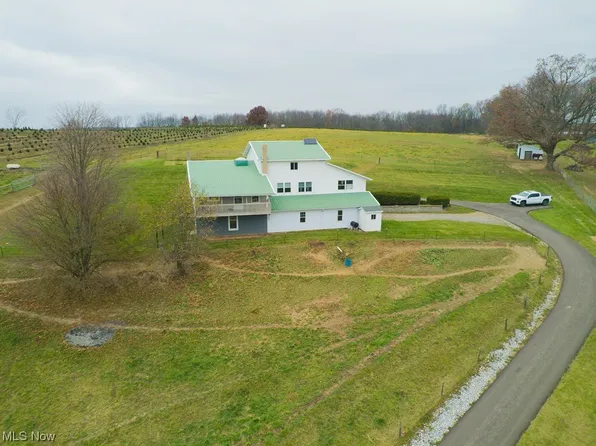 8455 Cutter Rd, Fredericksburg, OH 44627