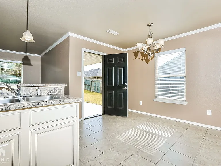 155 Harvick Cir — Photo 8