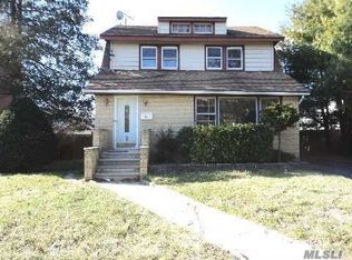33 Clark Ave, Lynbrook, NY 11563