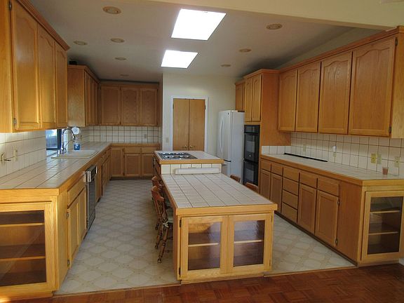 4th image of 2985 Juniper Ave